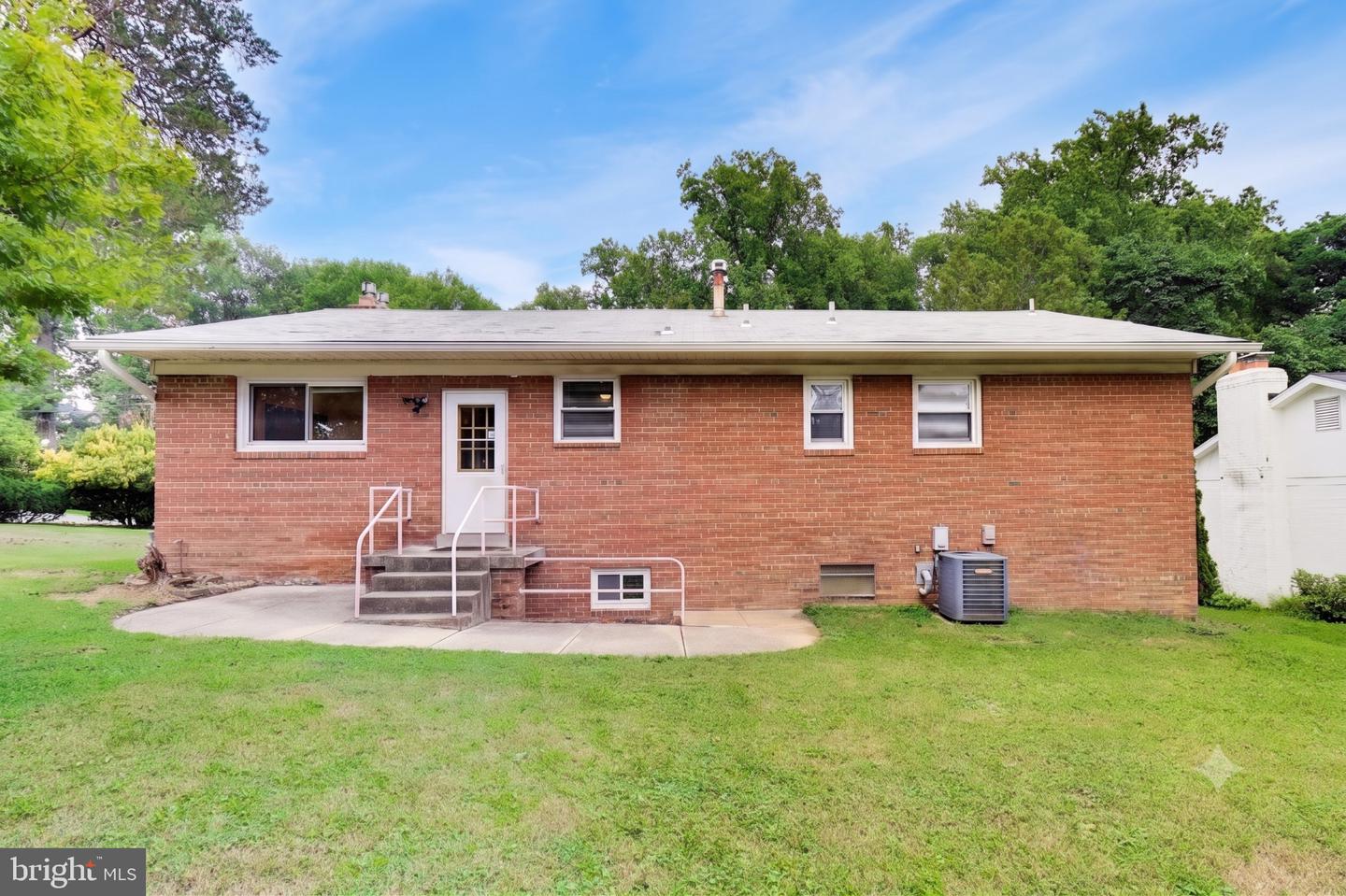 9210 Worth Ave Property Photo 35