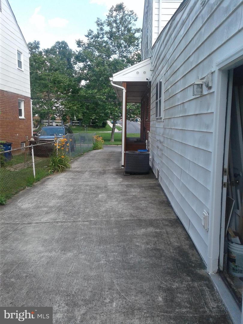 12030 Valleywood Dr Property Photo 6