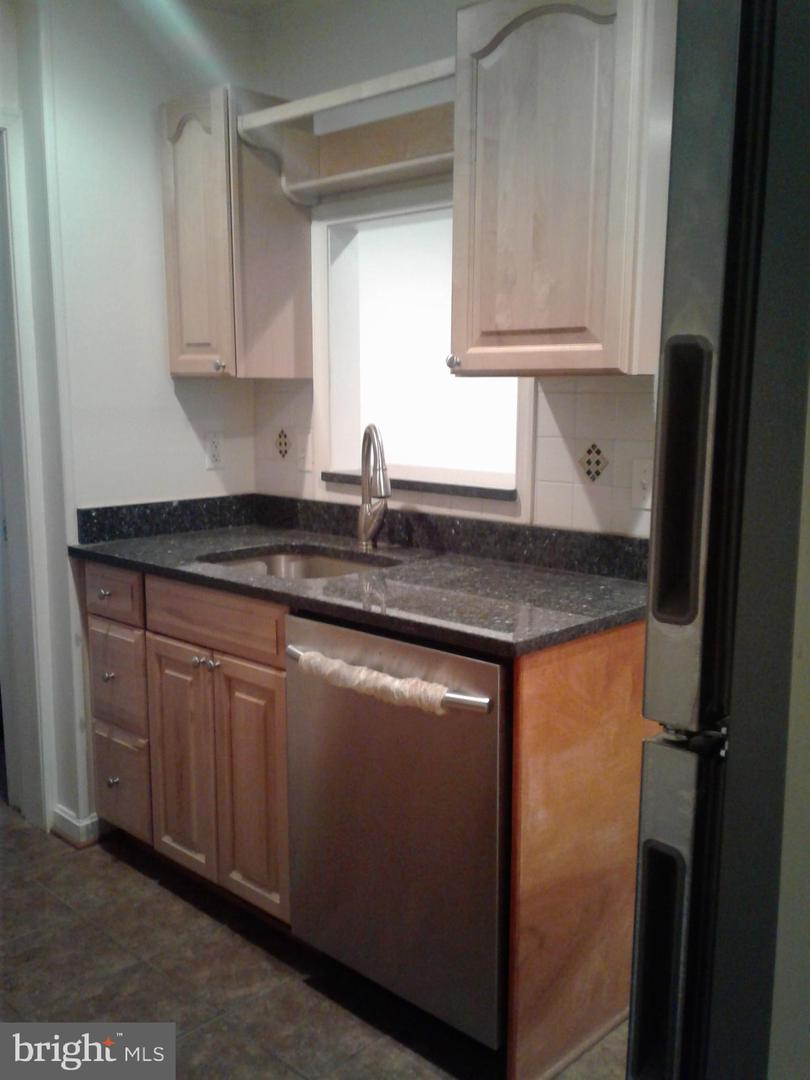 12030 Valleywood Dr Property Photo 8