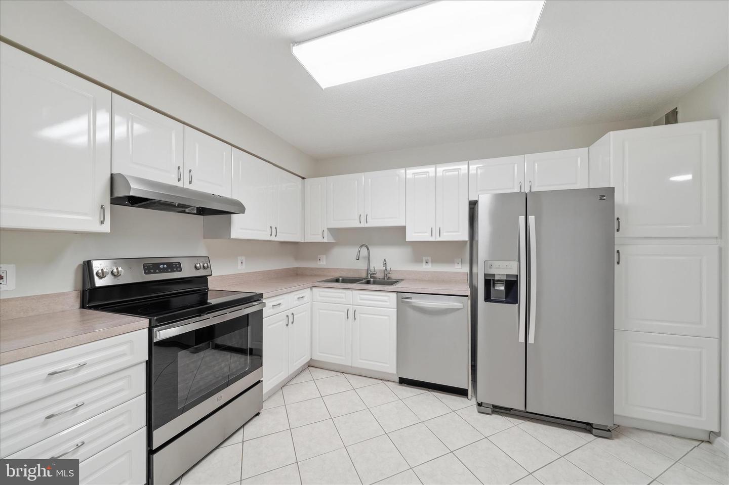 14809 Pennfield Cir #402 Property Photo 5