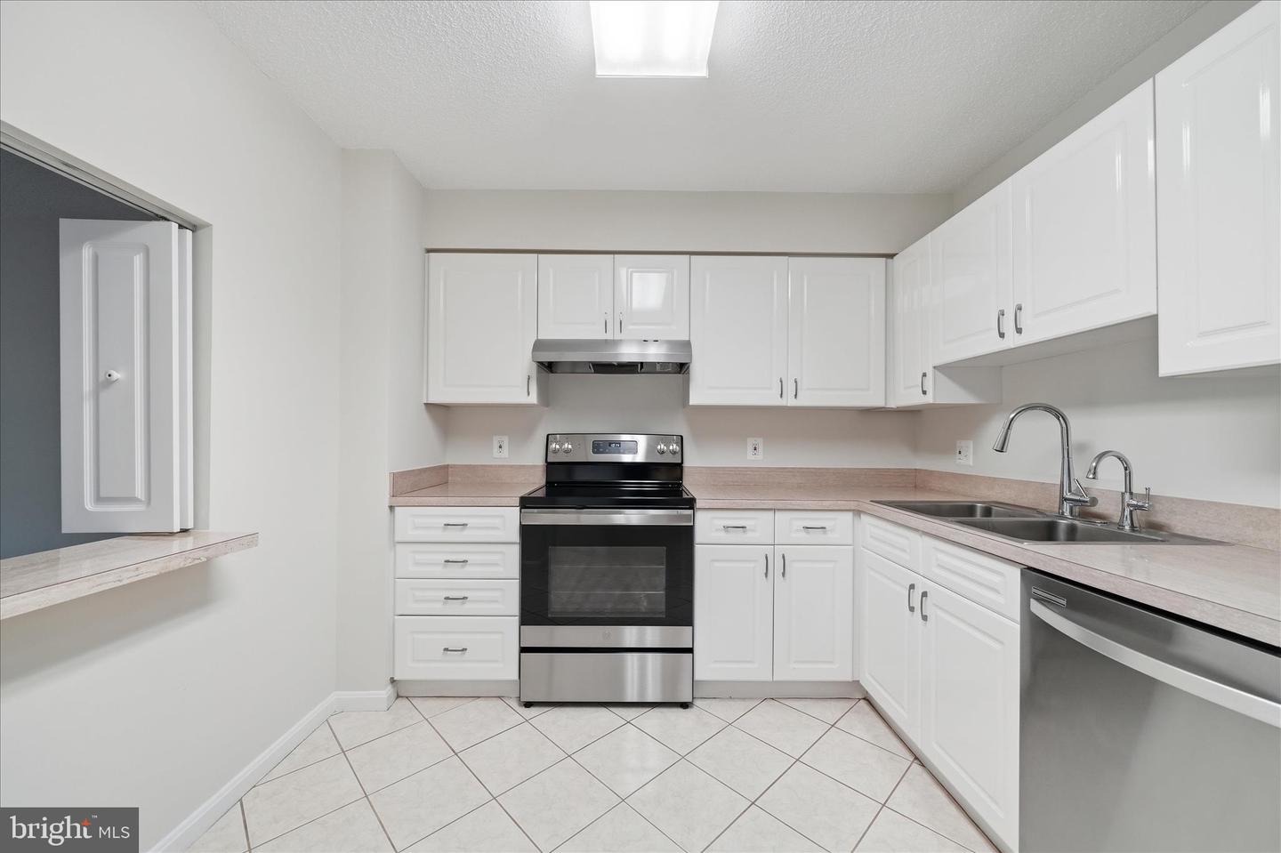 14809 Pennfield Cir #402 Property Photo 6