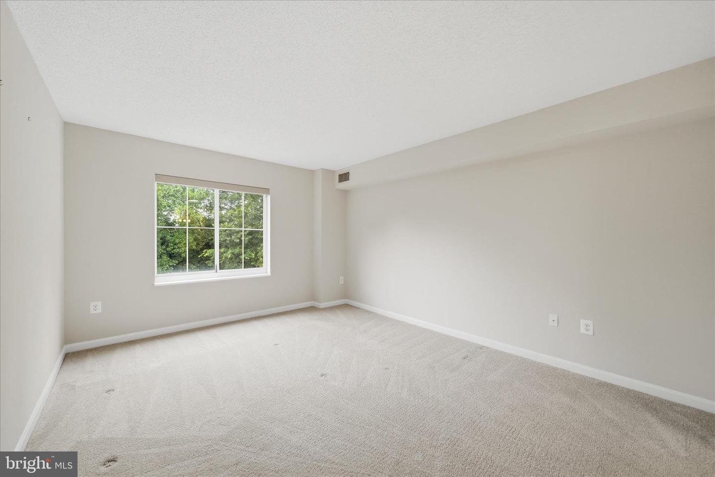 14809 Pennfield Cir #402 Property Photo 17