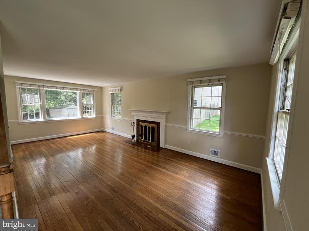 4408 Glenridge St Property Photo 7