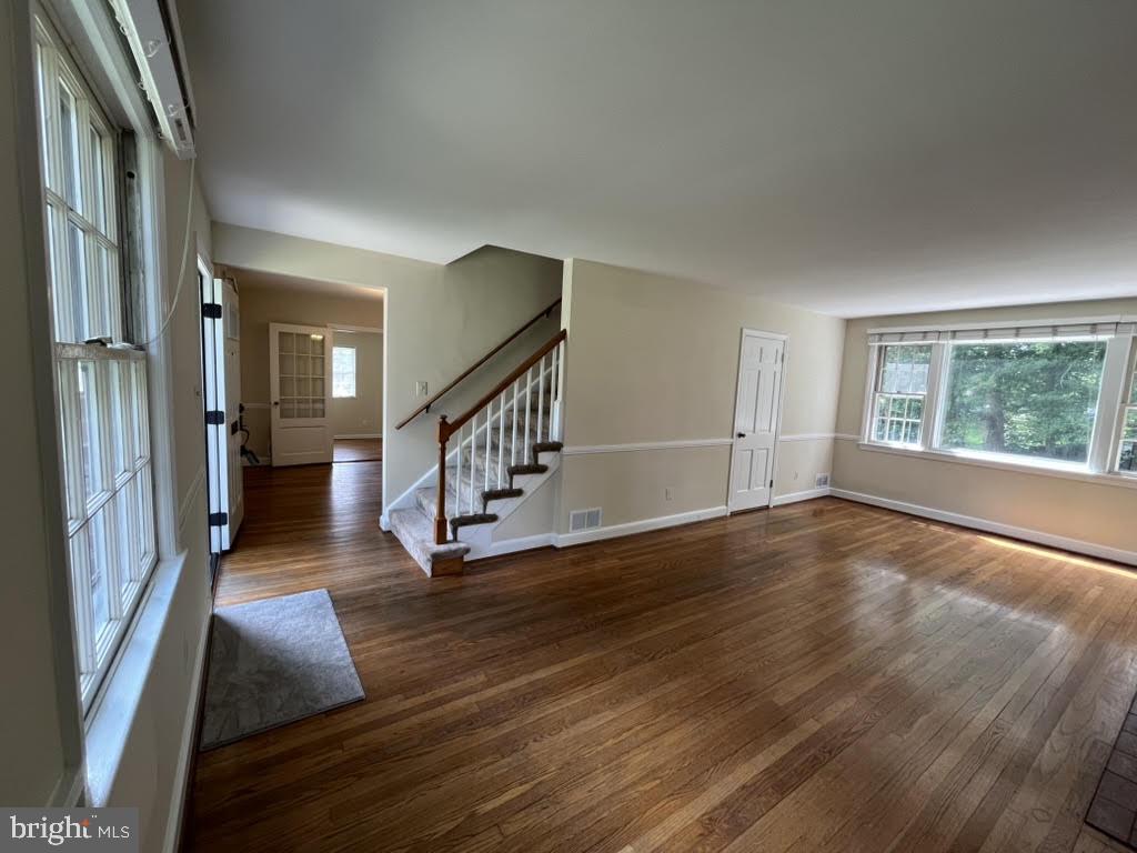 4408 Glenridge St Property Photo 9