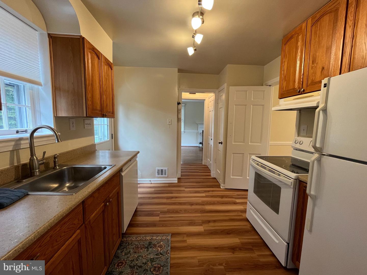 4408 Glenridge St Property Photo 13