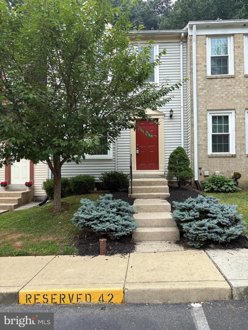 1318 Alderton Ln Property Photo 2