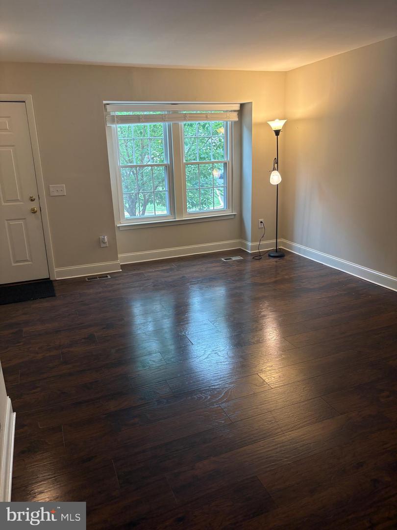 1318 Alderton Ln Property Photo 6