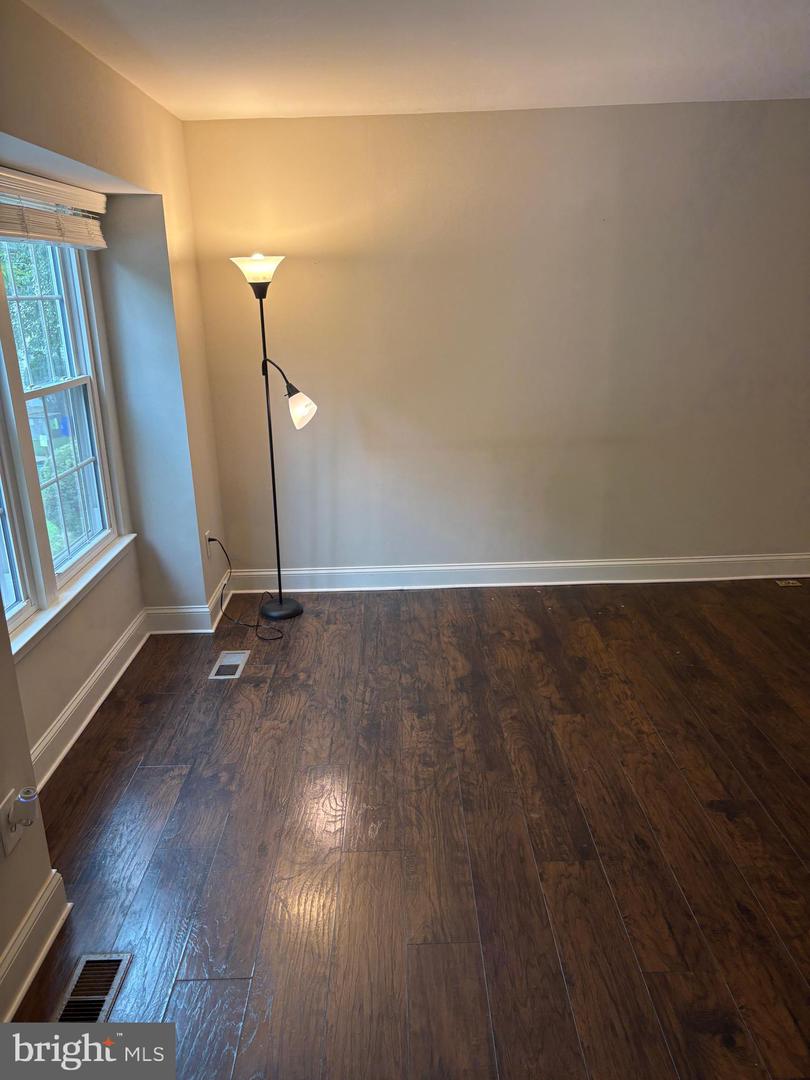 1318 Alderton Ln Property Photo 7