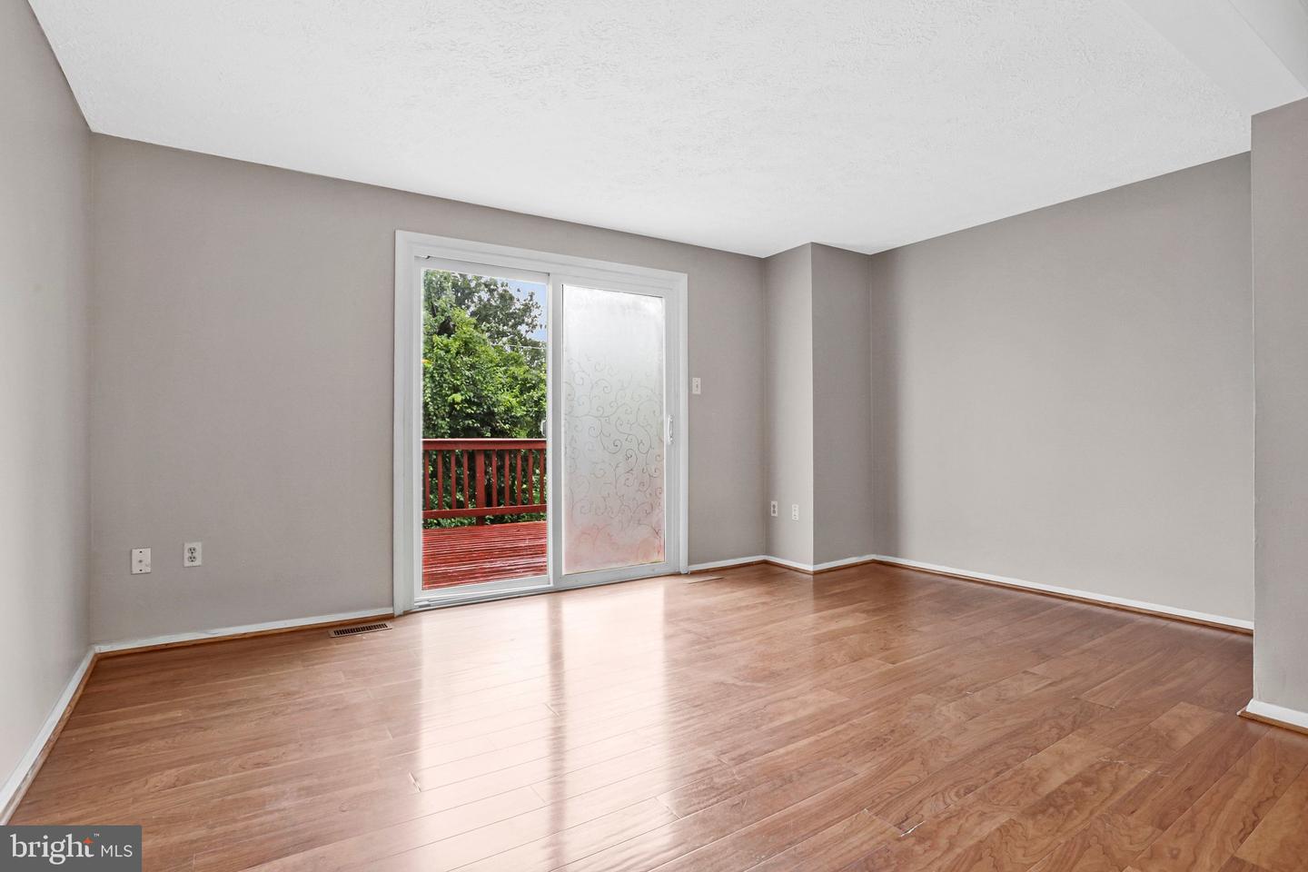 2837 Shepperton Ter Property Photo 12
