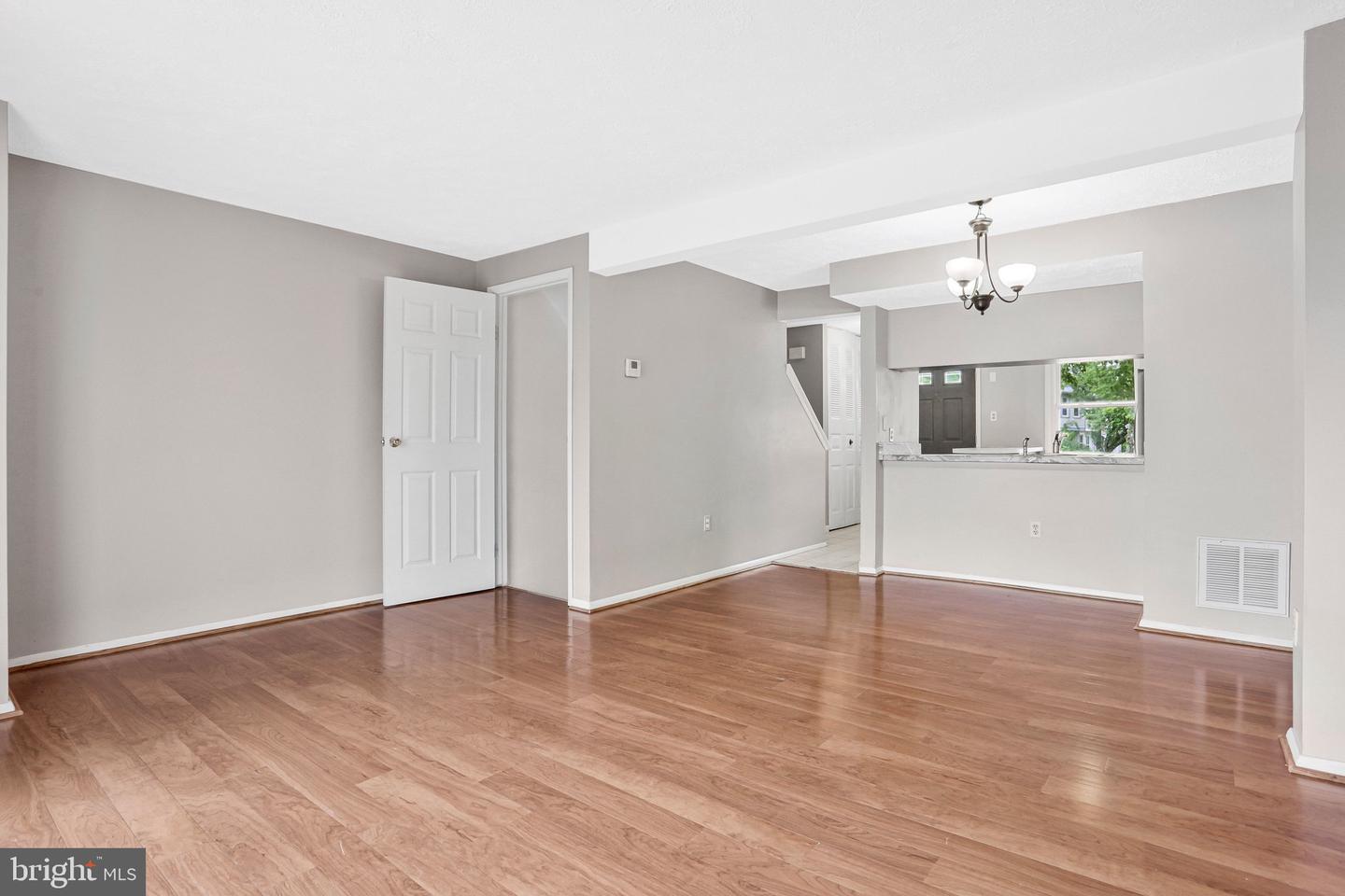 2837 Shepperton Ter Property Photo 13