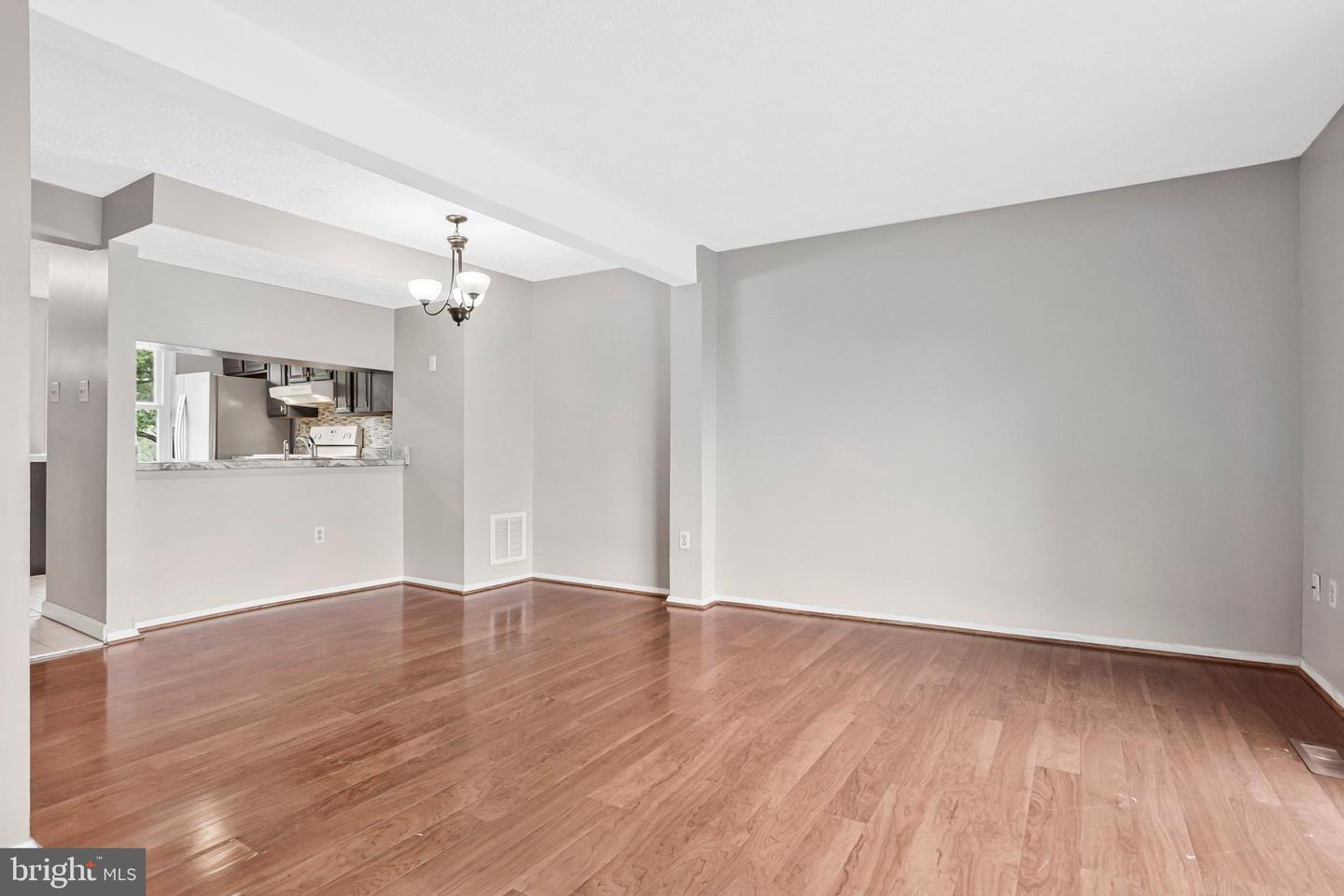 2837 Shepperton Ter Property Photo 14