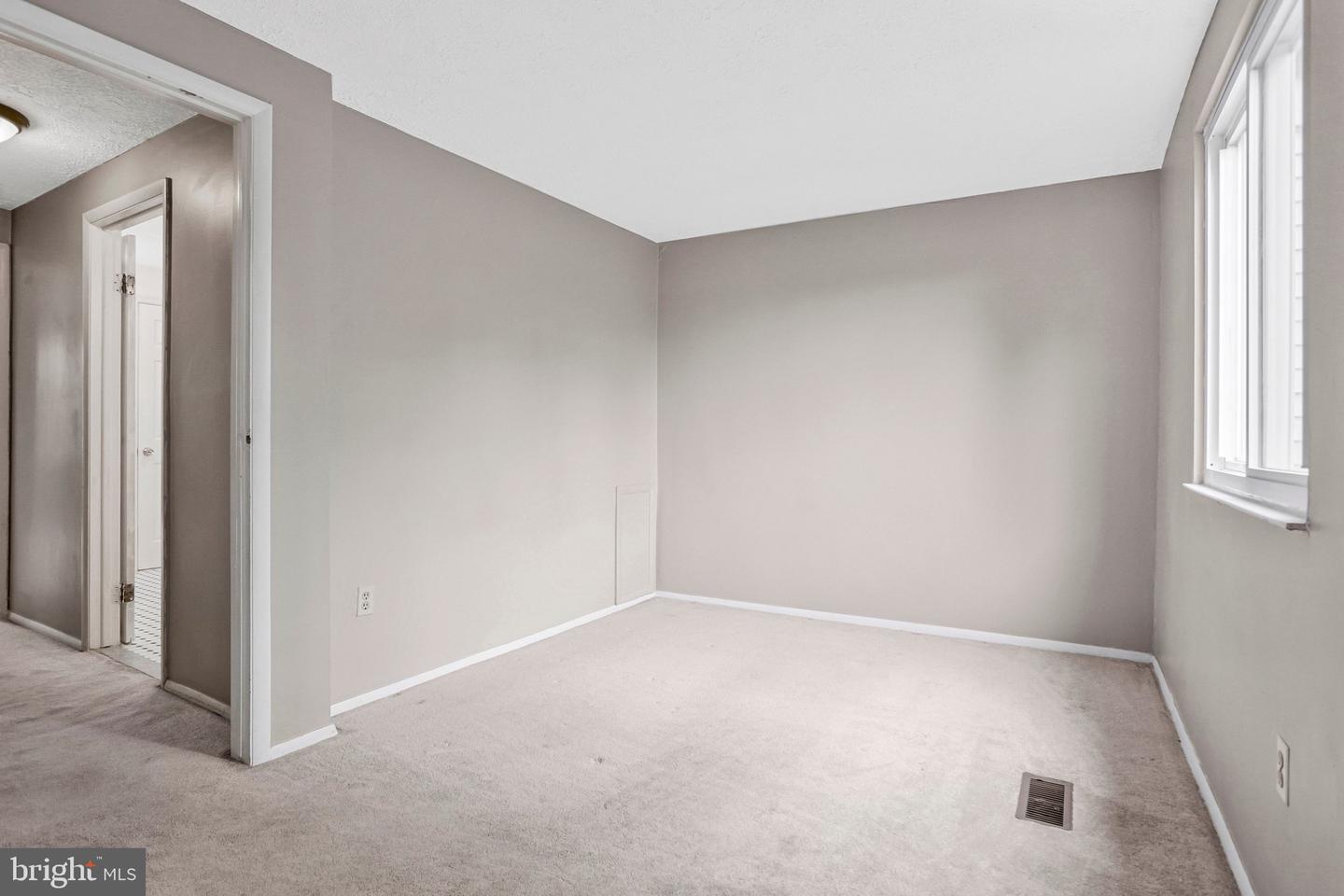 2837 Shepperton Ter Property Photo 16