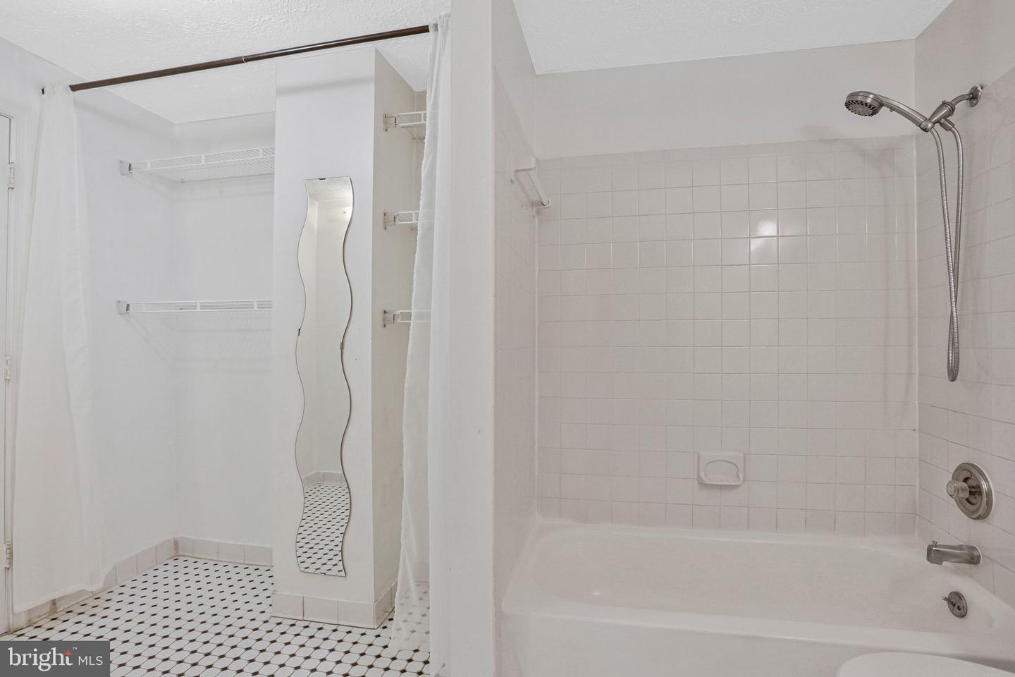 2837 Shepperton Ter Property Photo 22