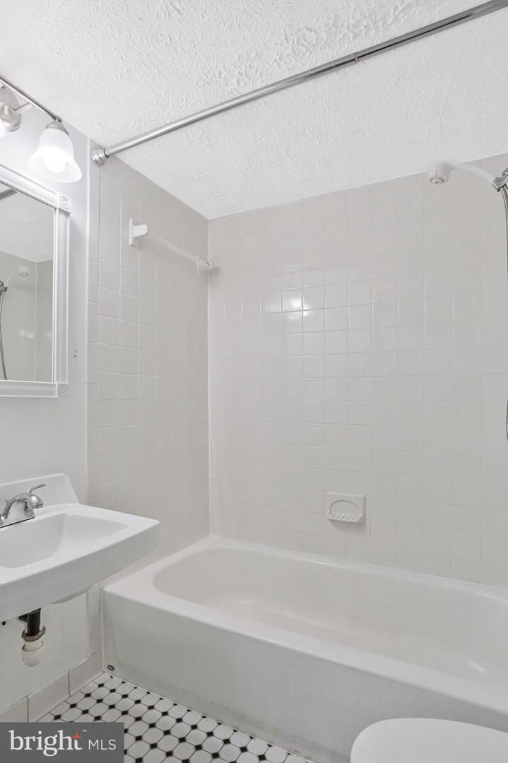 2837 Shepperton Ter Property Photo 33