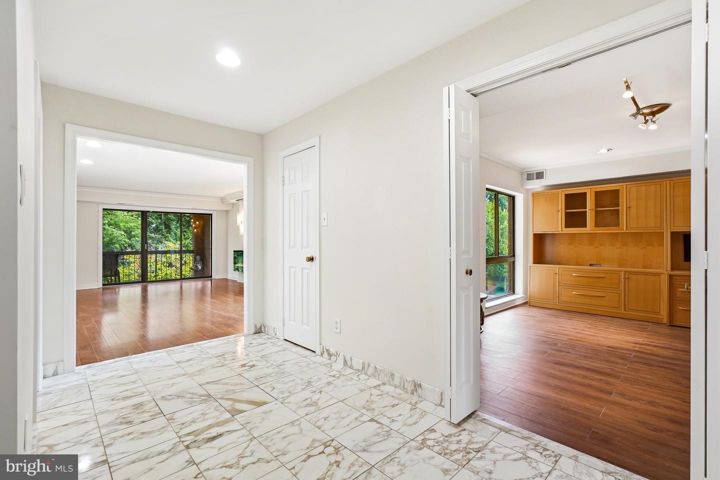11430 Strand #415 Property Photo 8