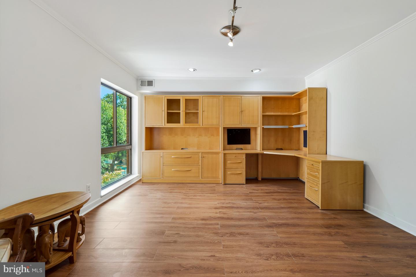 11430 Strand #415 Property Photo 9