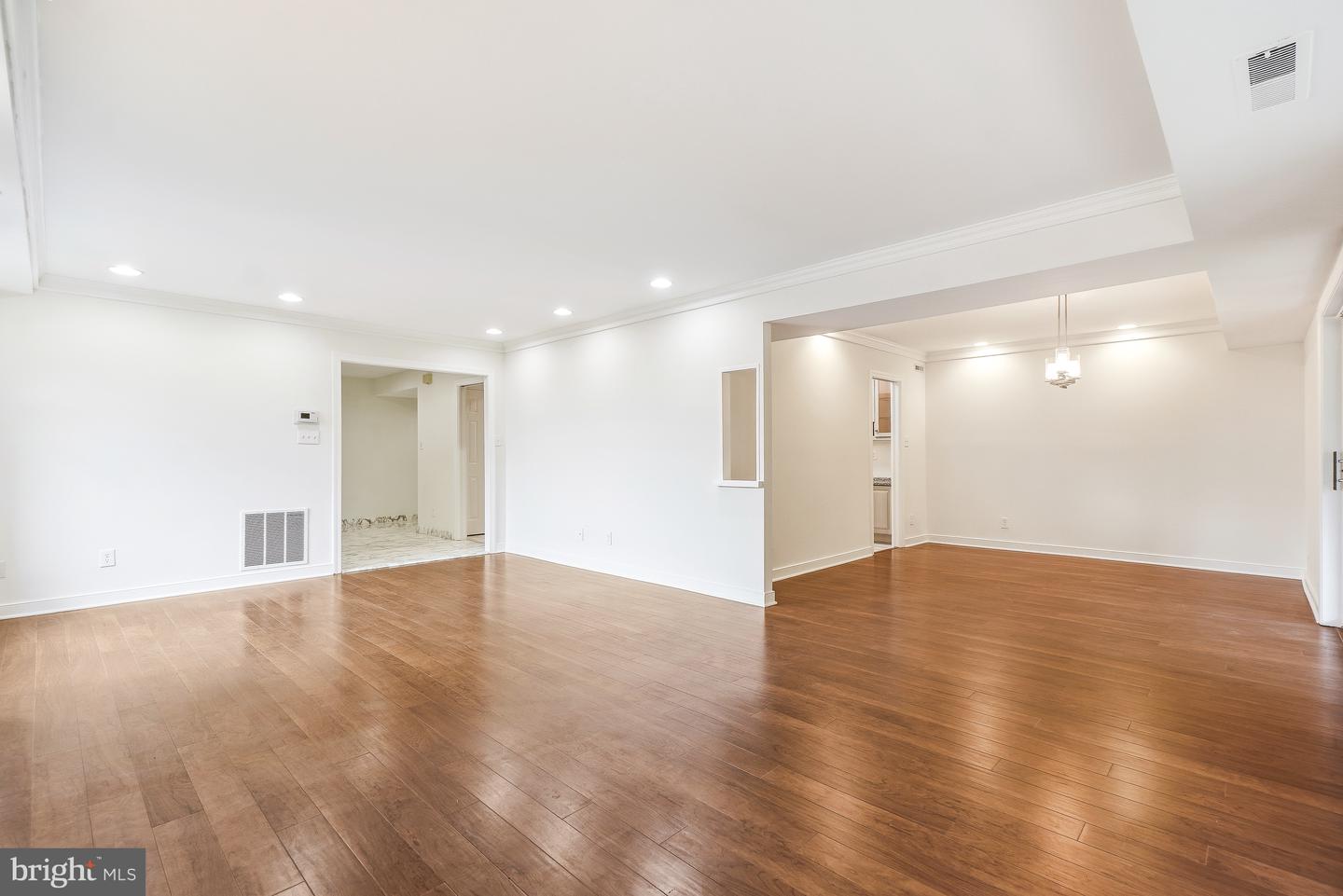 11430 Strand #415 Property Photo 15