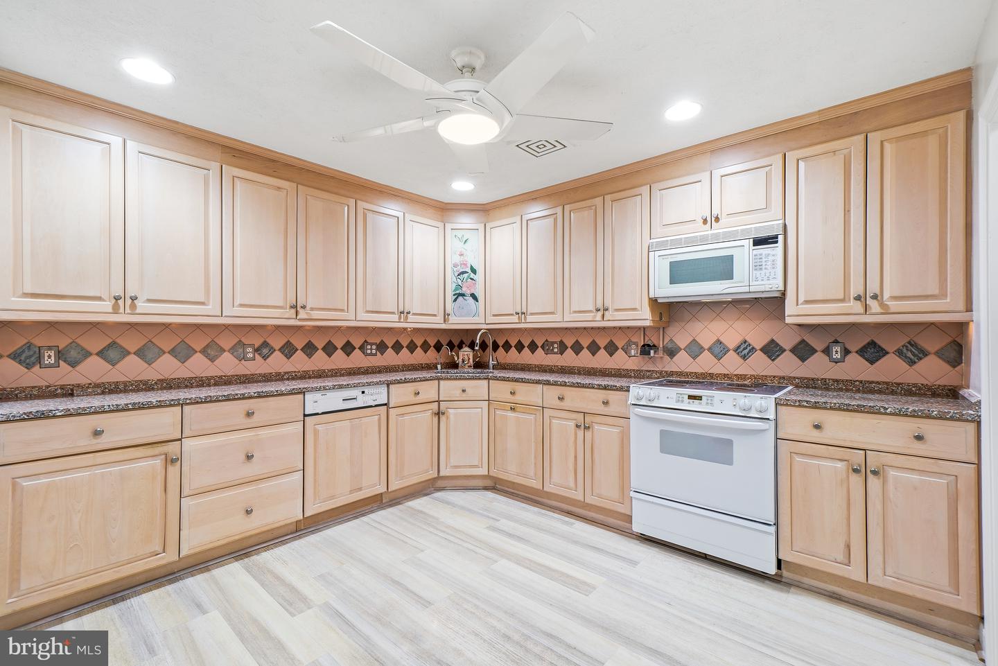 11430 Strand #415 Property Photo 22