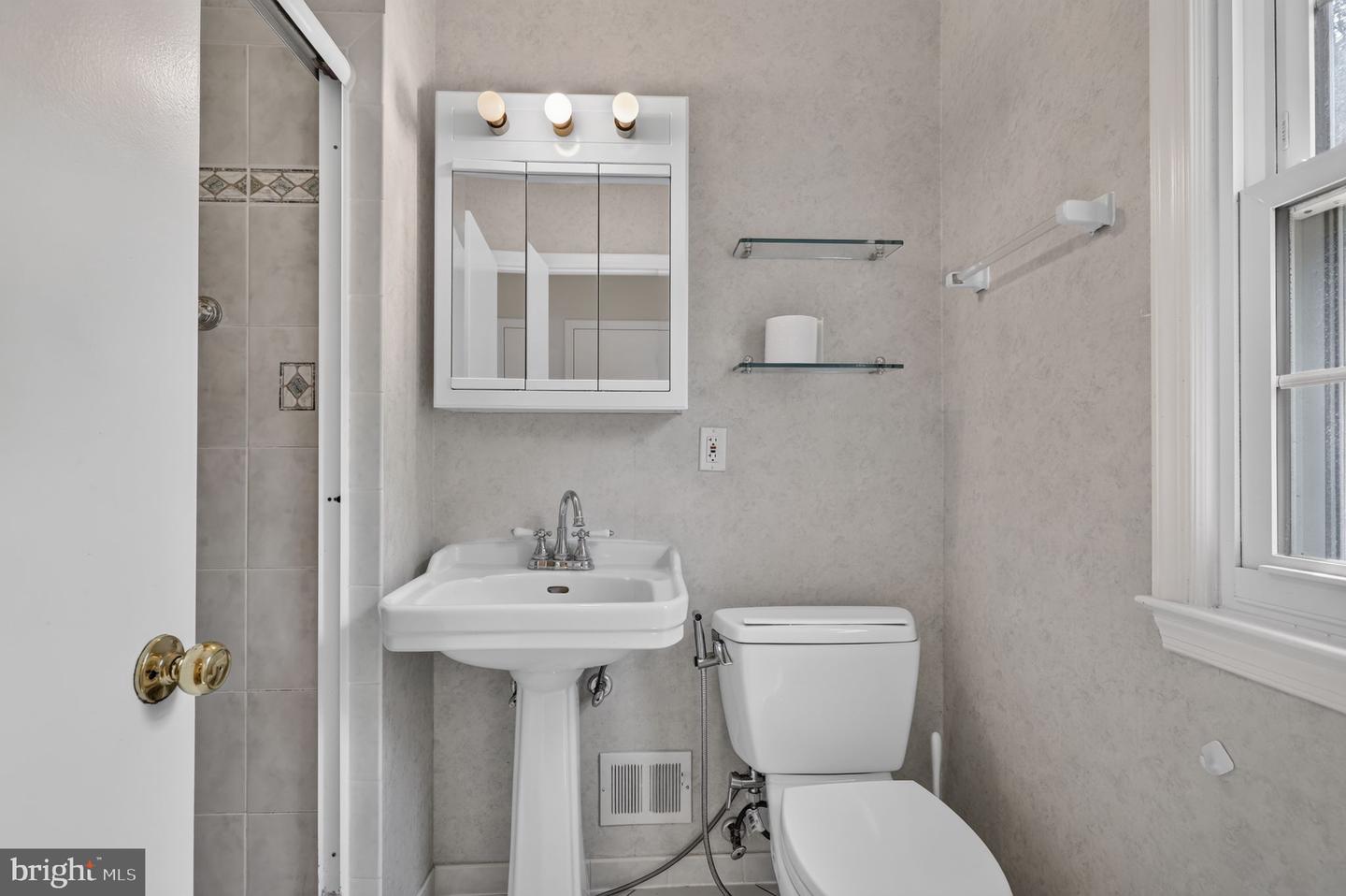 8912 N Westland Dr Property Photo 28
