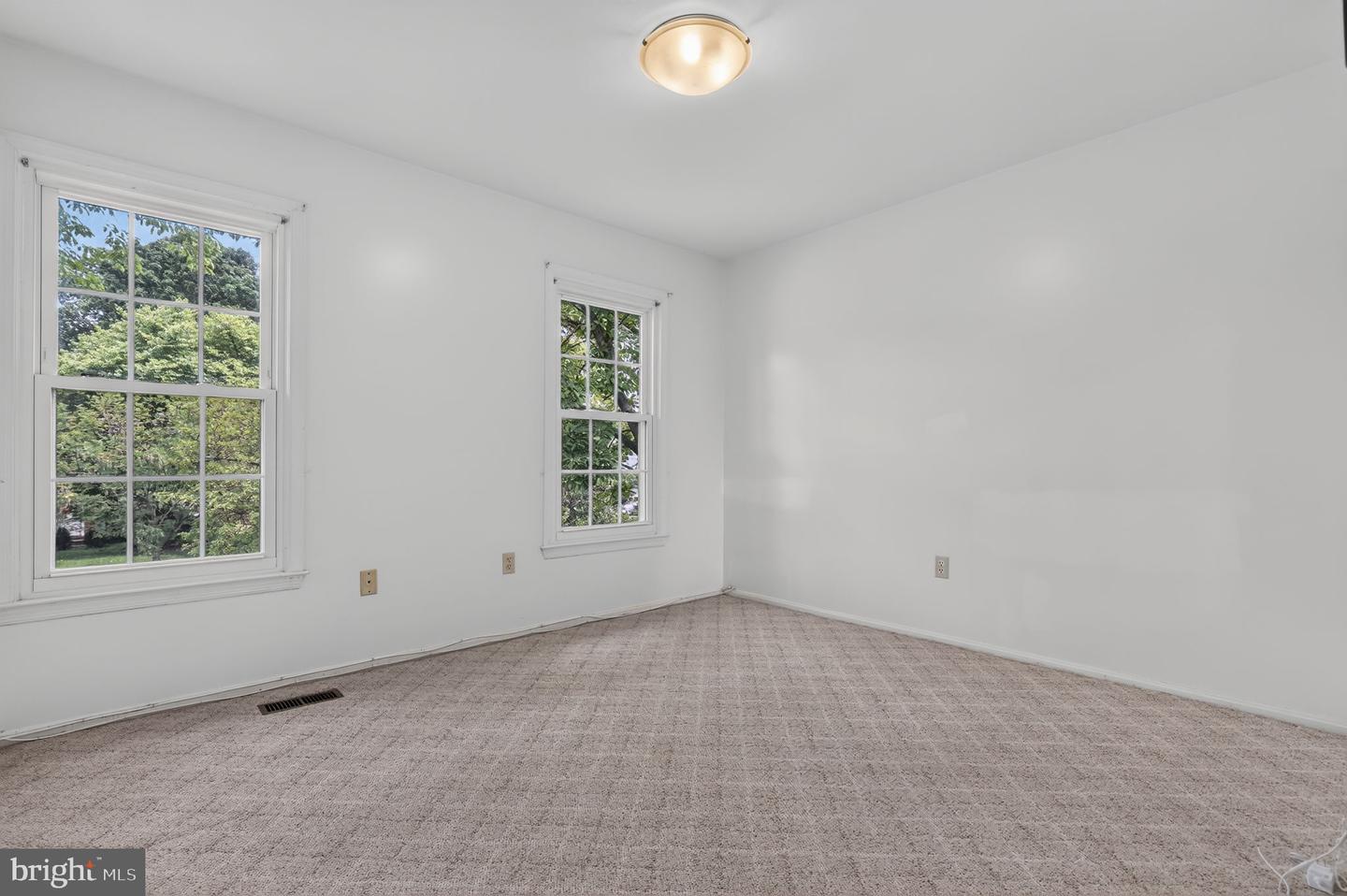 8912 N Westland Dr Property Photo 32