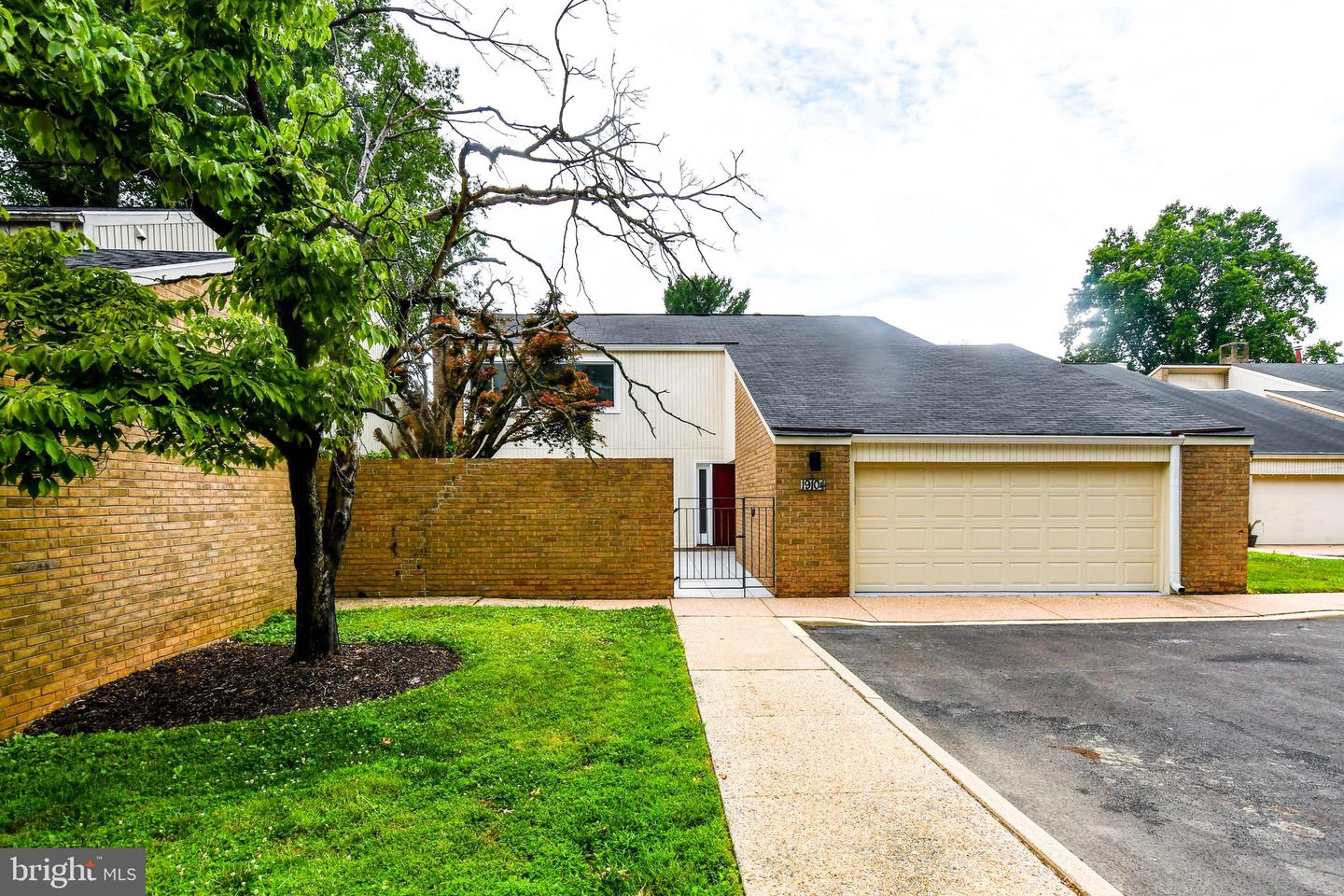 19104 Roman Way Property Photo 1