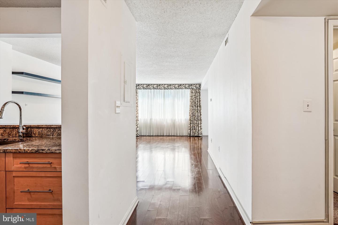 10101 Grosvenor Pl #407 Property Photo 4