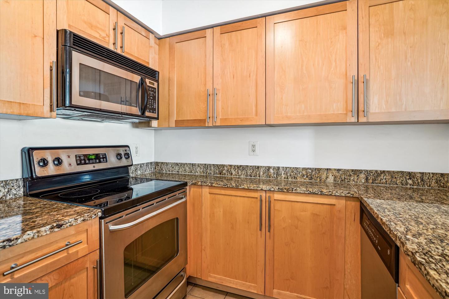 10101 Grosvenor Pl #407 Property Photo 6