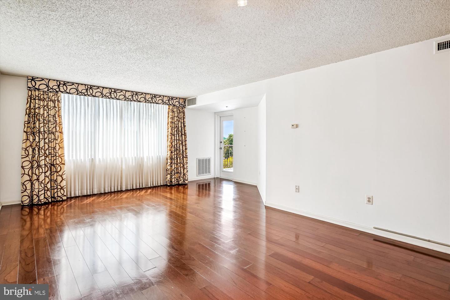 10101 Grosvenor Pl #407 Property Photo 14