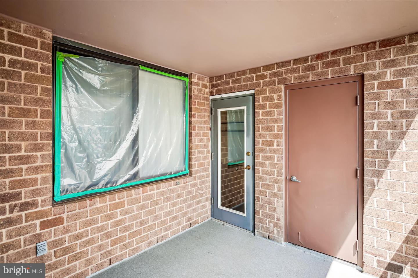 10101 Grosvenor Pl #407 Property Photo 15