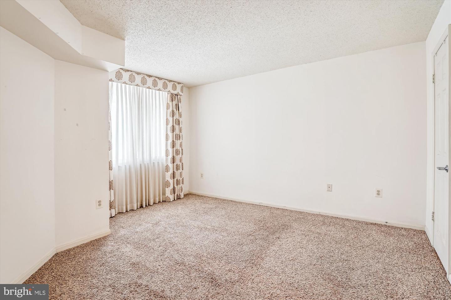 10101 Grosvenor Pl #407 Property Photo 22