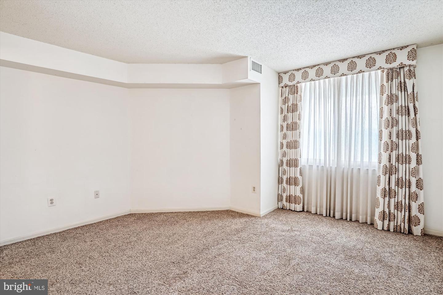 10101 Grosvenor Pl #407 Property Photo 23