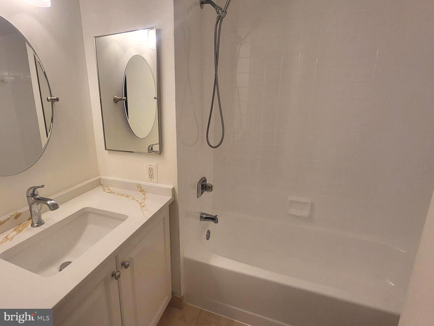 10101 Grosvenor Pl #407 Property Photo 26