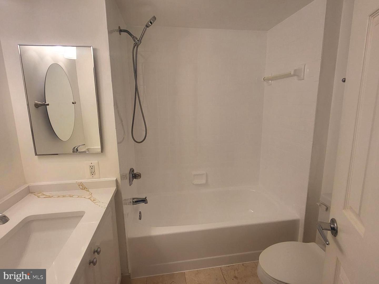 10101 Grosvenor Pl #407 Property Photo 27