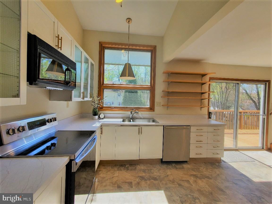 11717 King Tree St Property Photo 3