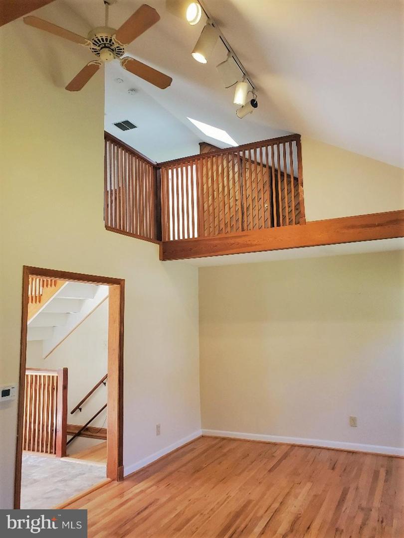 11717 King Tree St Property Photo 8