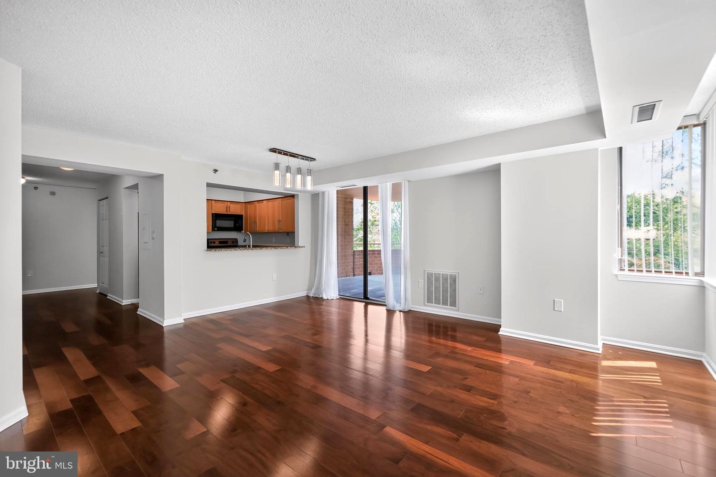 10101 GROSVENOR PL #305 Property Photo 1