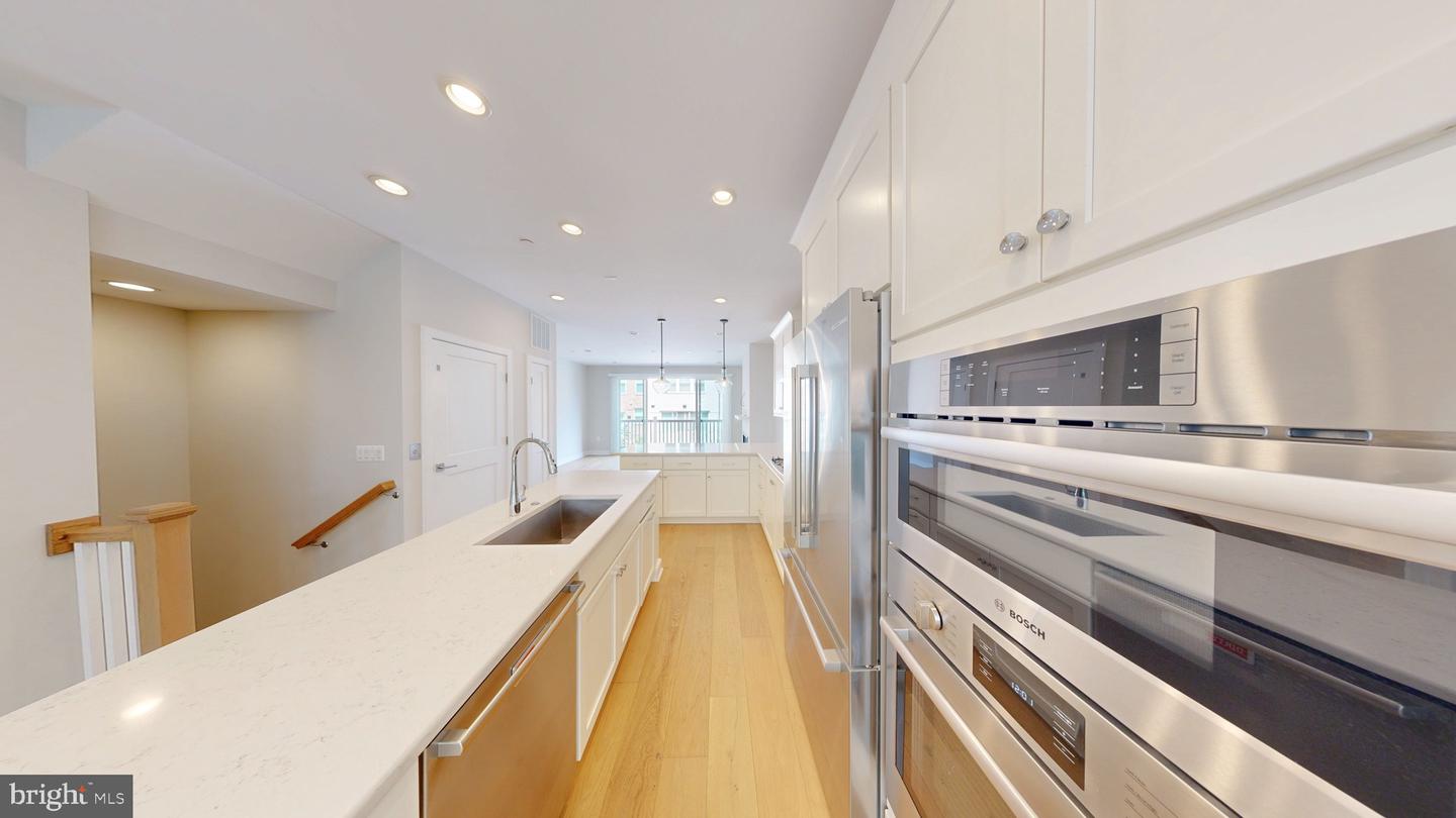 10324 Grosvenor Pl Property Photo 2