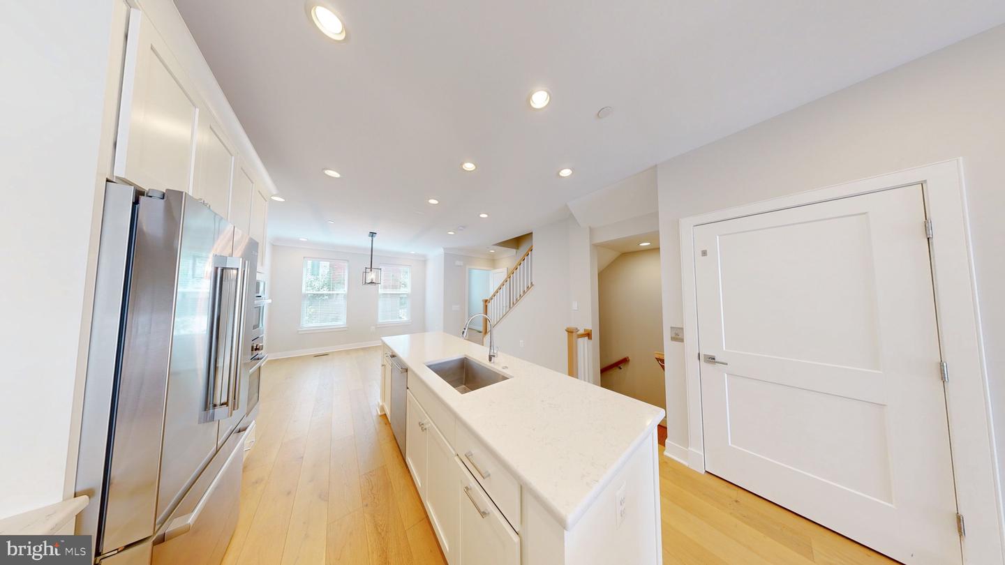 10324 Grosvenor Pl Property Photo 3
