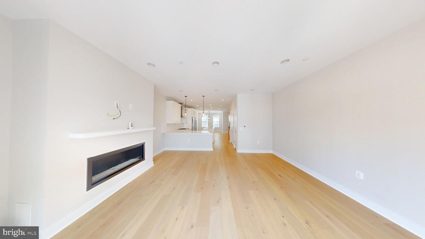 10324 Grosvenor Pl Property Photo 6