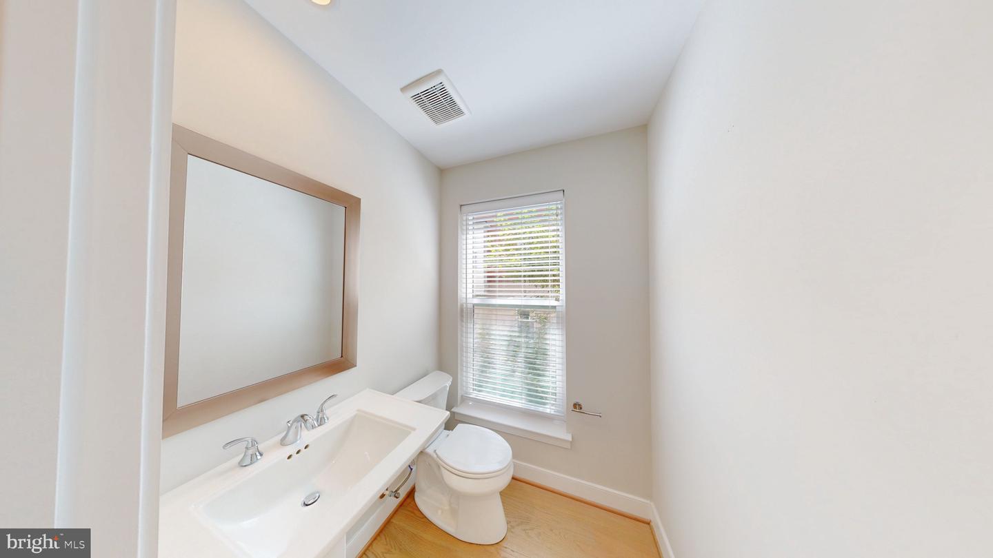 10324 Grosvenor Pl Property Photo 8