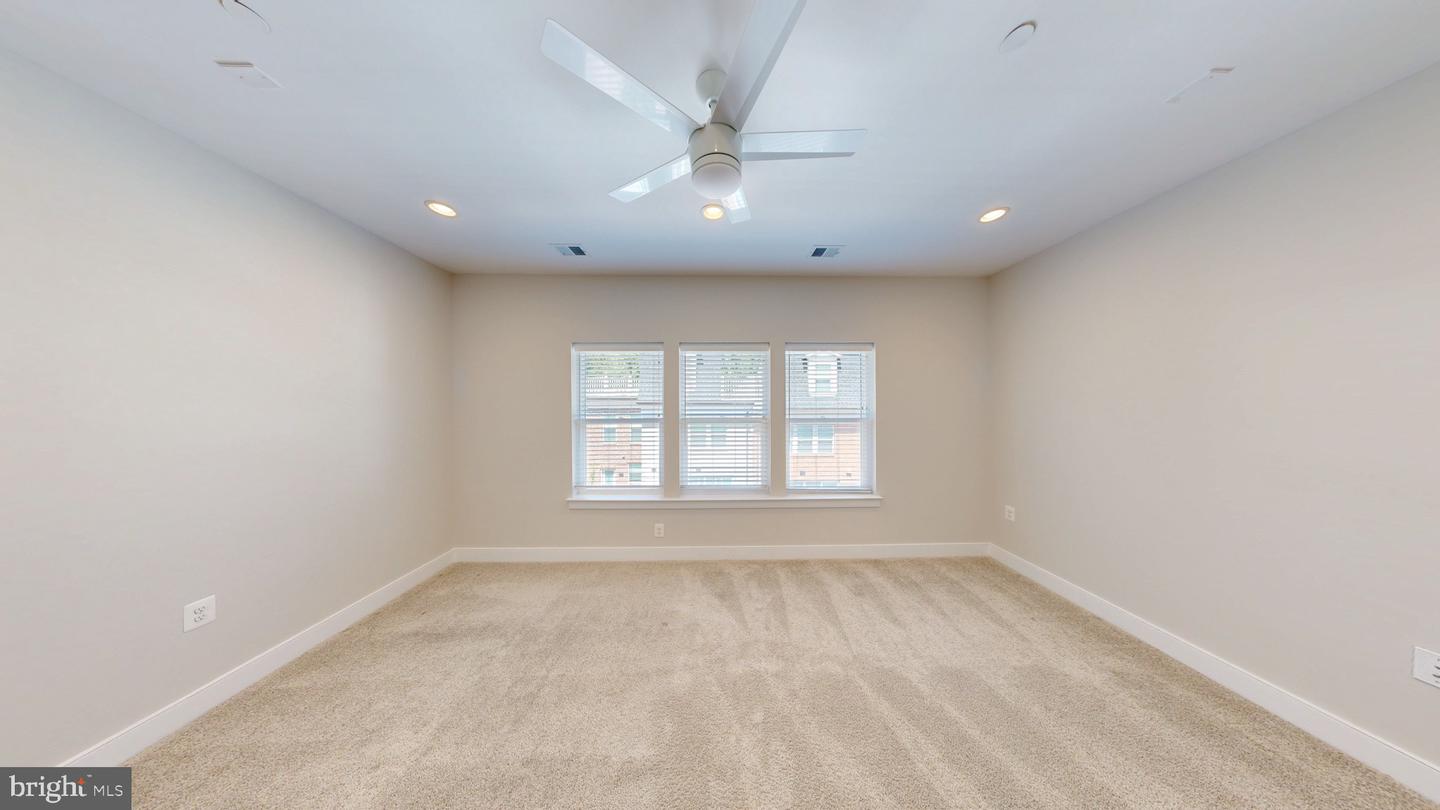 10324 Grosvenor Pl Property Photo 9
