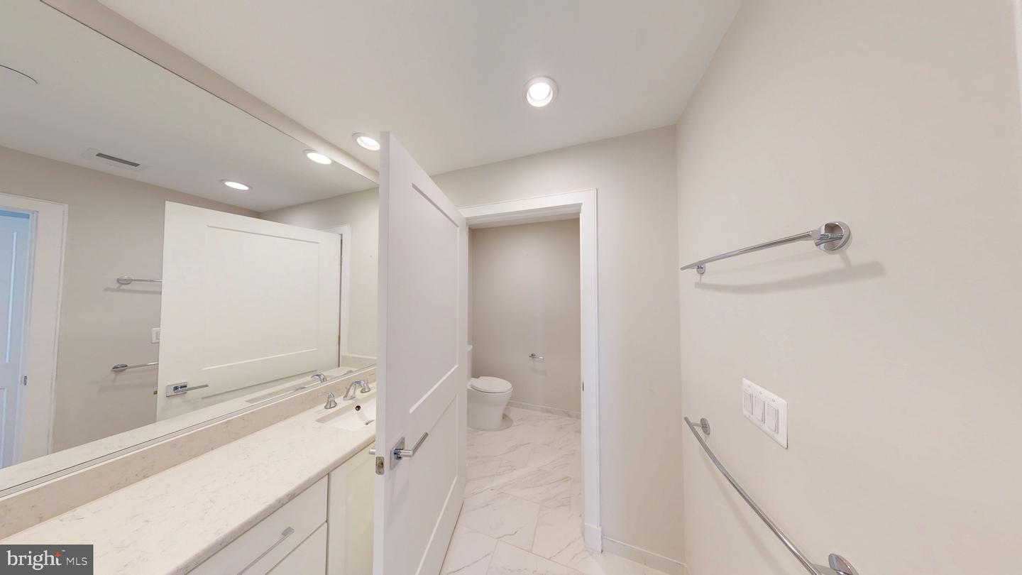 10324 Grosvenor Pl Property Photo 10