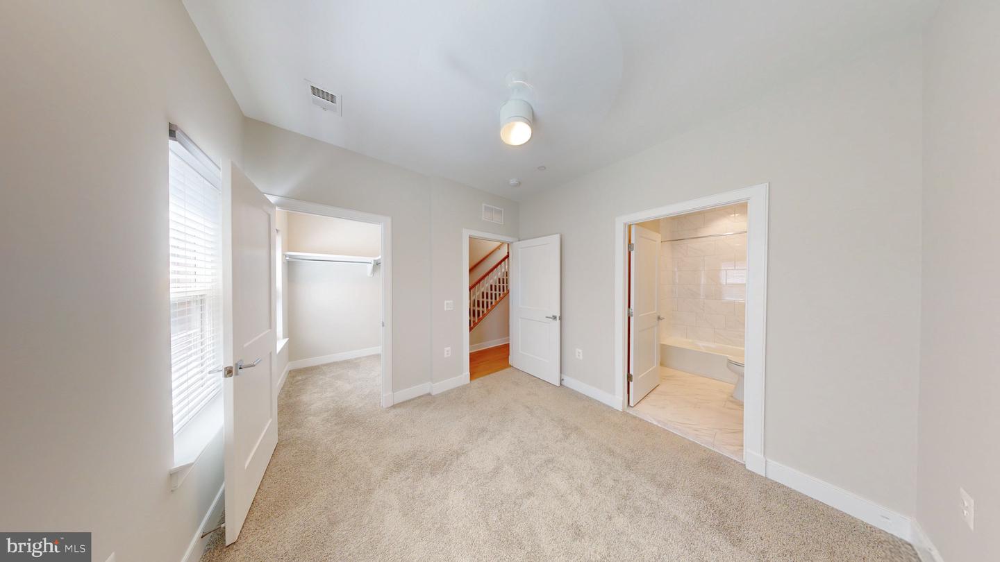 10324 Grosvenor Pl Property Photo 11