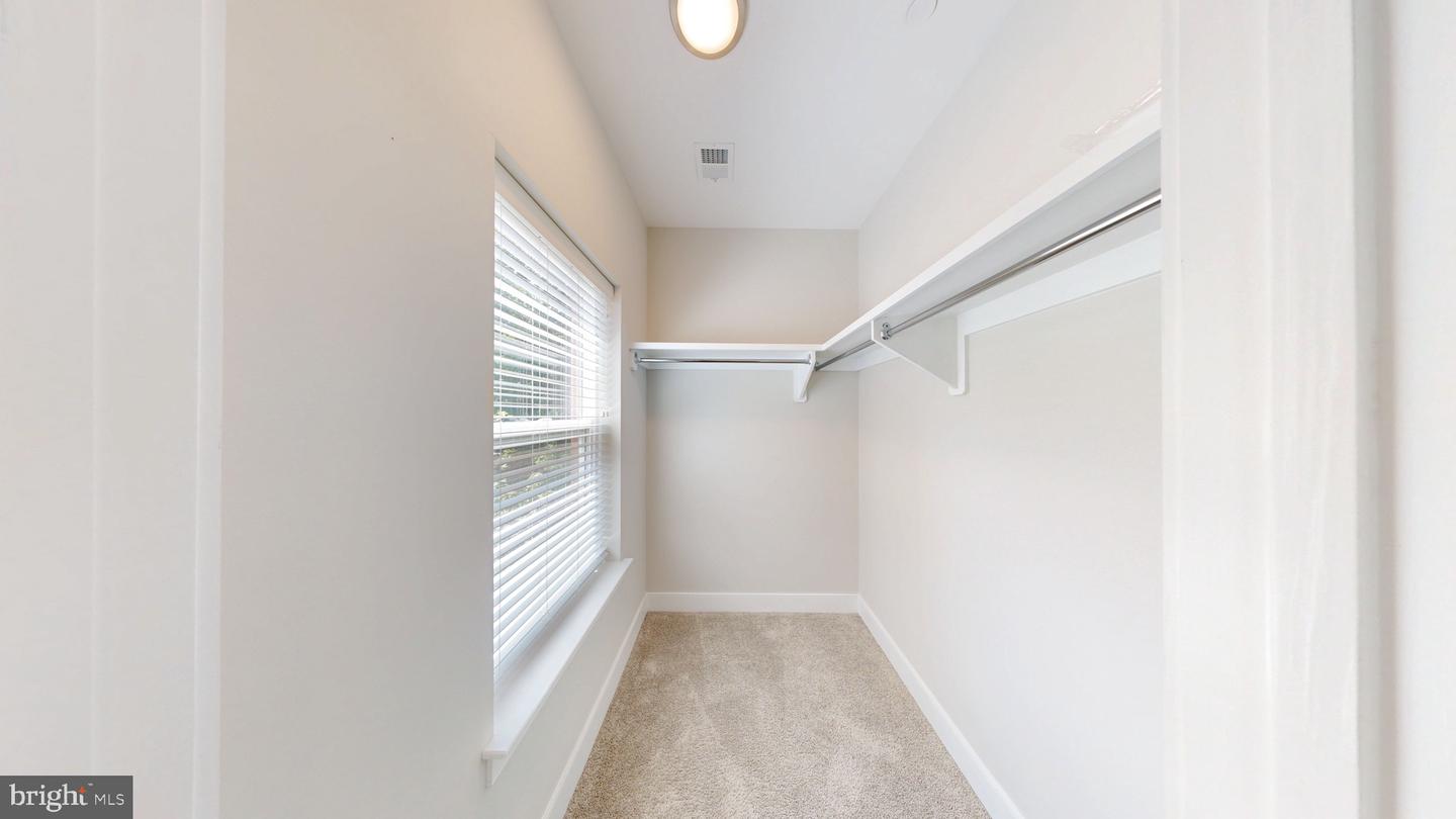 10324 Grosvenor Pl Property Photo 12