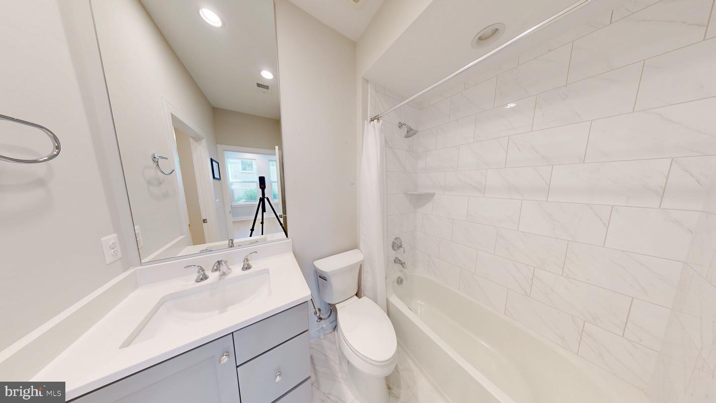 10324 Grosvenor Pl Property Photo 13