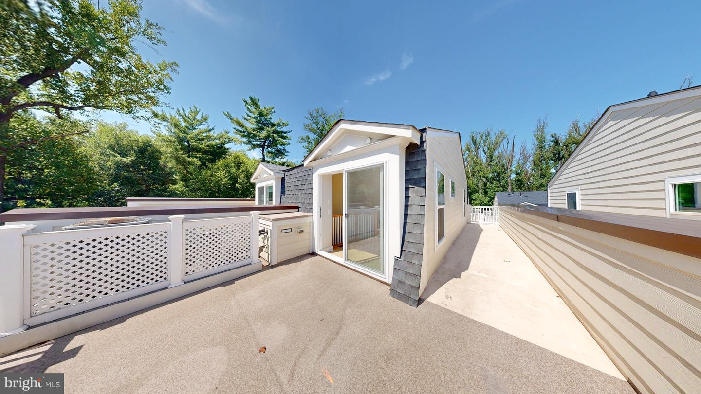 10324 Grosvenor Pl Property Photo 16