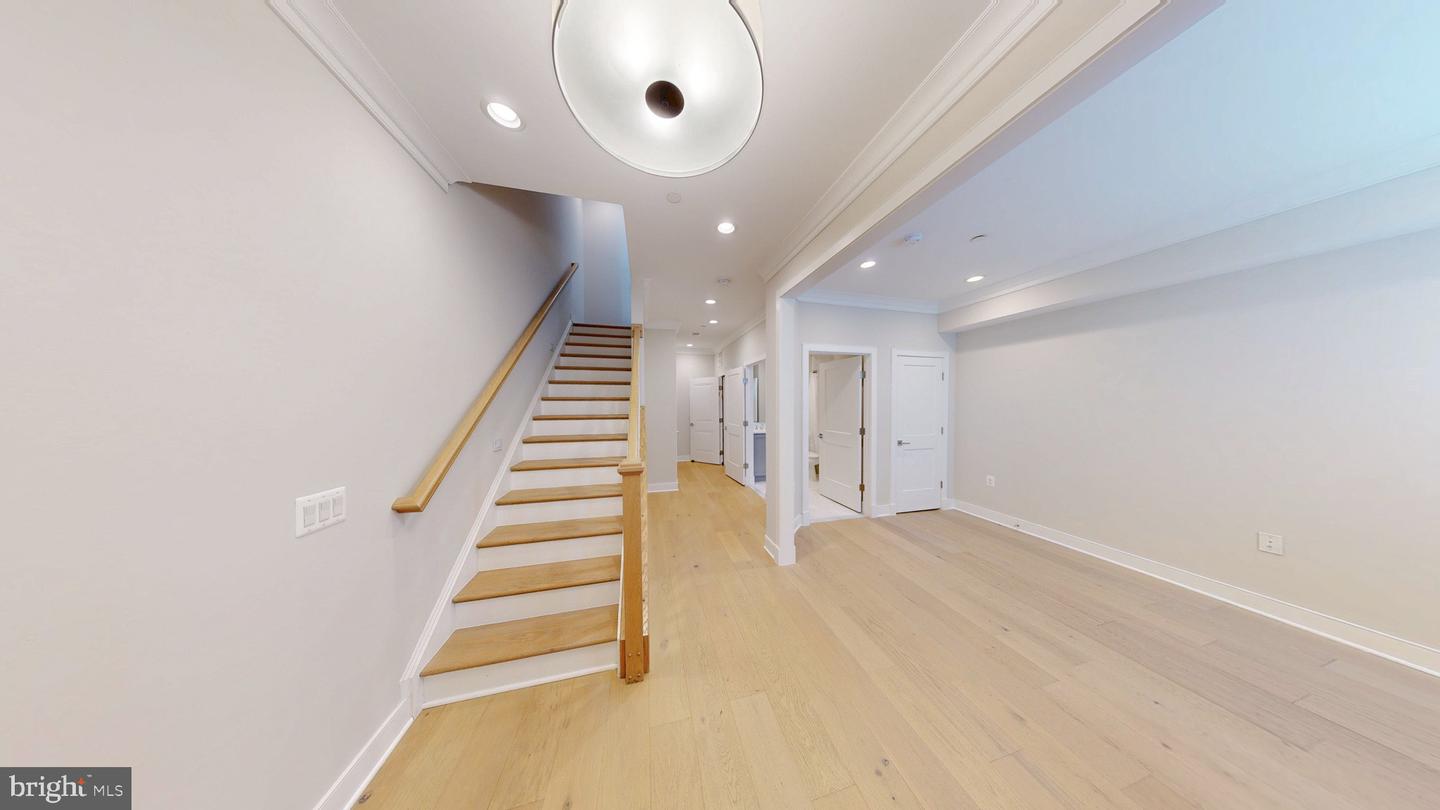 10324 Grosvenor Pl Property Photo 18