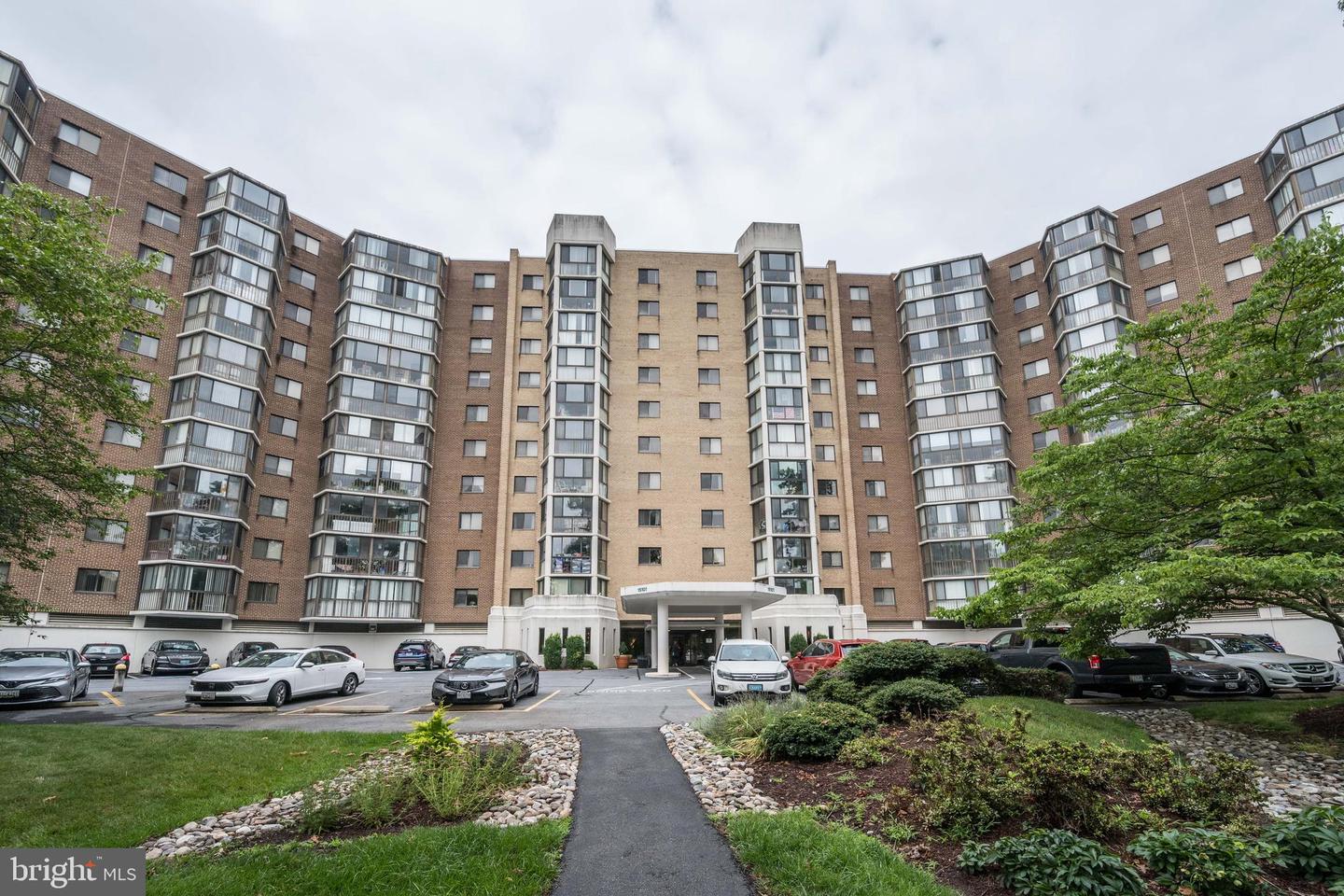 15101 Interlachen Dr #1-924 Property Photo 1