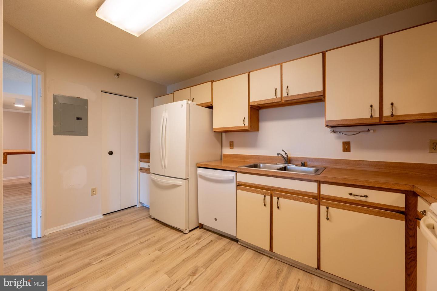 15101 Interlachen Dr #1-924 Property Photo 12