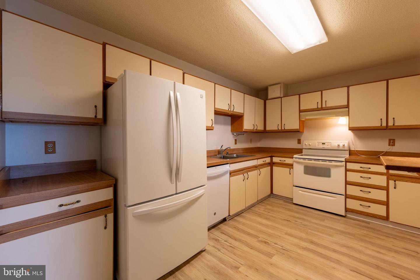 15101 Interlachen Dr #1-924 Property Photo 13